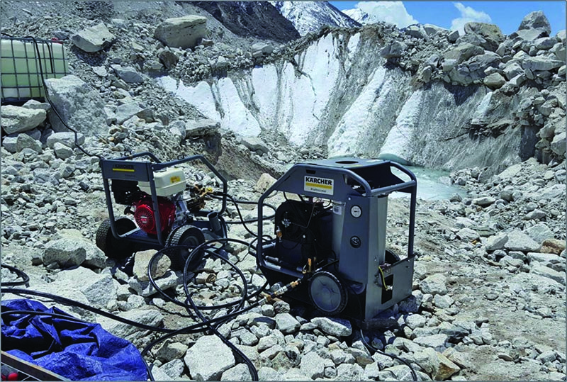 Scientists find warm ice in world�s highest glacier