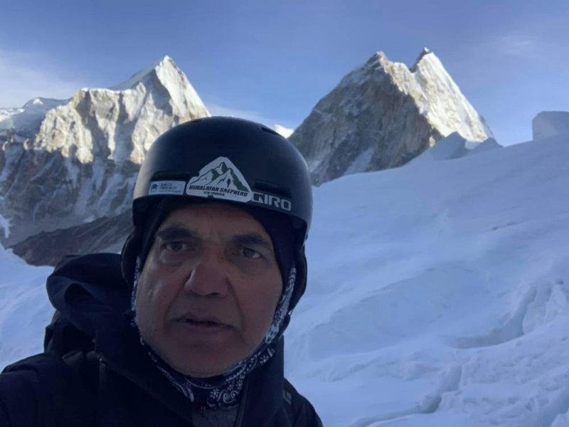 Senior advocate Bhusal scales Everest at 62