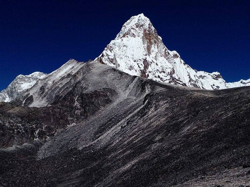 Sherpa climber dies on Ama Dablam