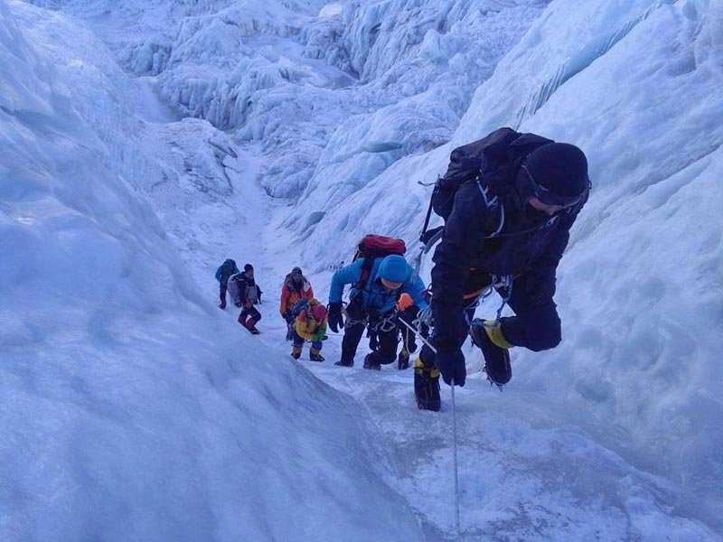 Sherpa climber injured in Everest avalanche, rescued