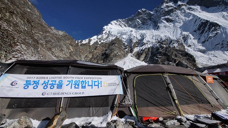 Sherpa climbers injured on Mt Lhotse, Manaslu; Hong Sung Taek sets up Camp IV