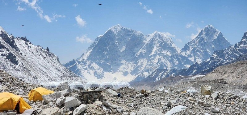 Sherpa climbers missing in Everest crevasse unlikely to be found
