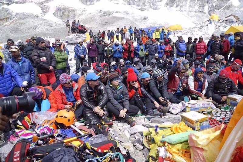 Sherpas protest at Everest base camp, demand summit certificates