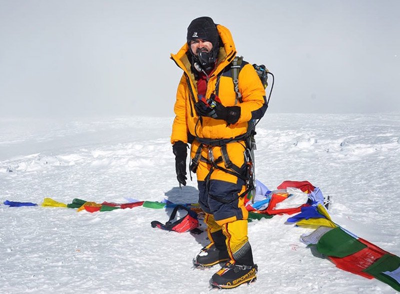 Sherpas recover Indian climbers� bodies on Mt Makalu; ground team finds no trace of Irish professor on Mt Everest