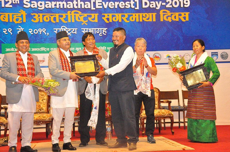 Shrestha among three receives Tenzing-Hillary award