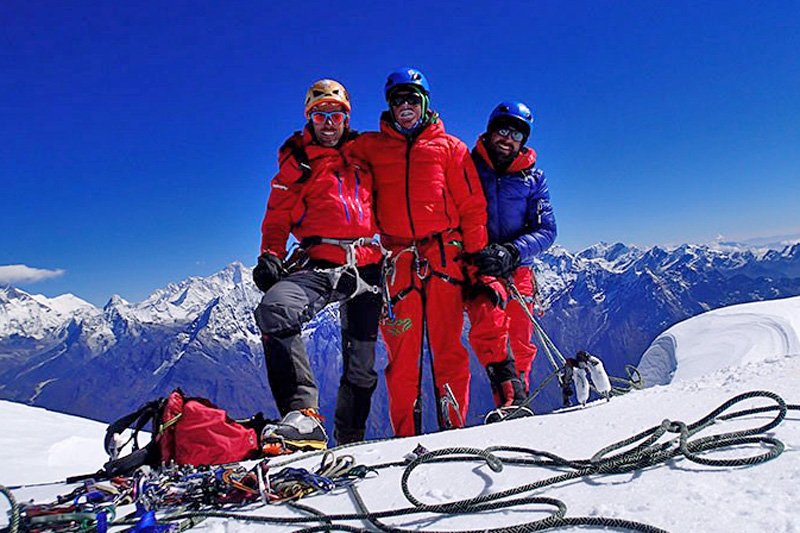 Spaniards climb �sacred peaks� sans DoT permit