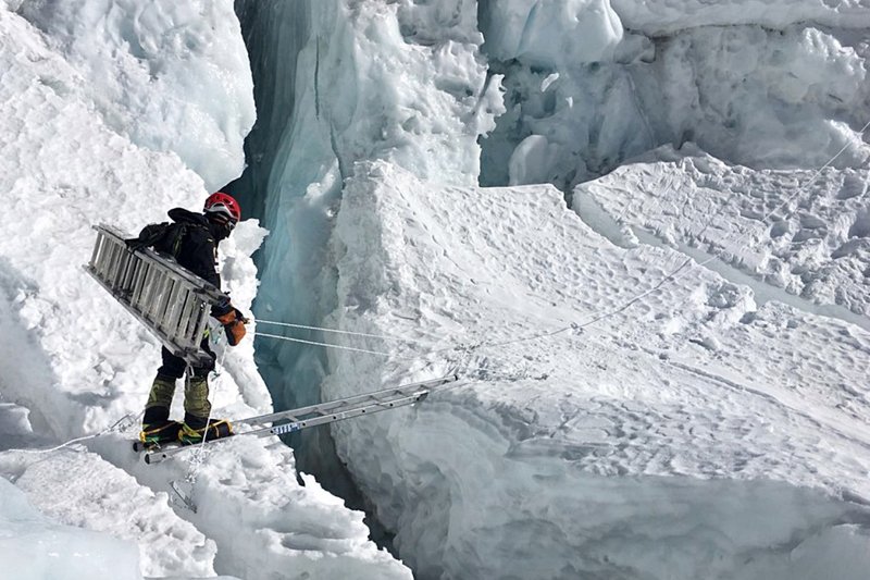 Spanish climber Alex Txikon abandons winter Everest bid