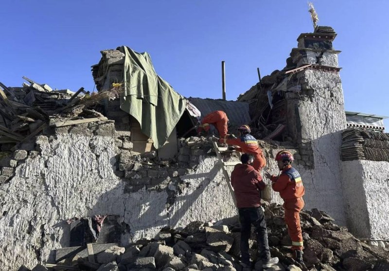 Strong earthquake kills at least 32 people in western China