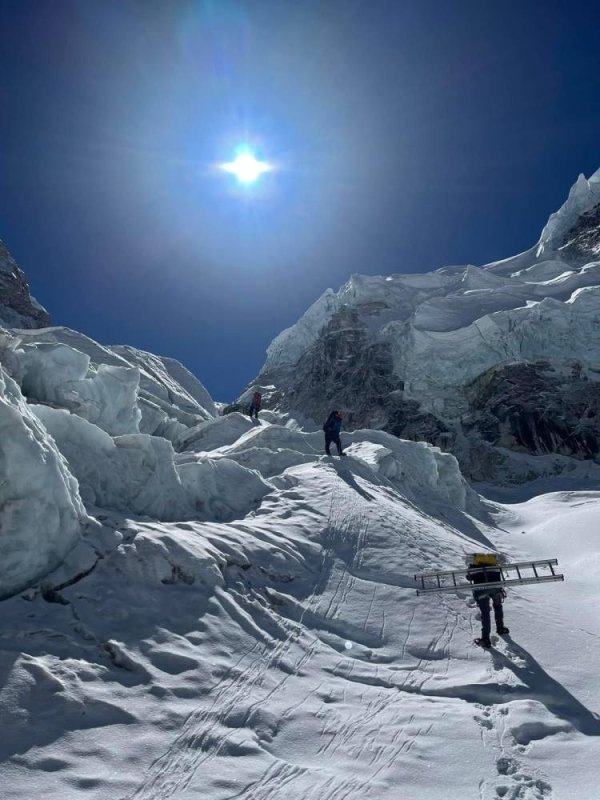 Three sherpa climbers missing in Everest crevasse as icefall route collapses