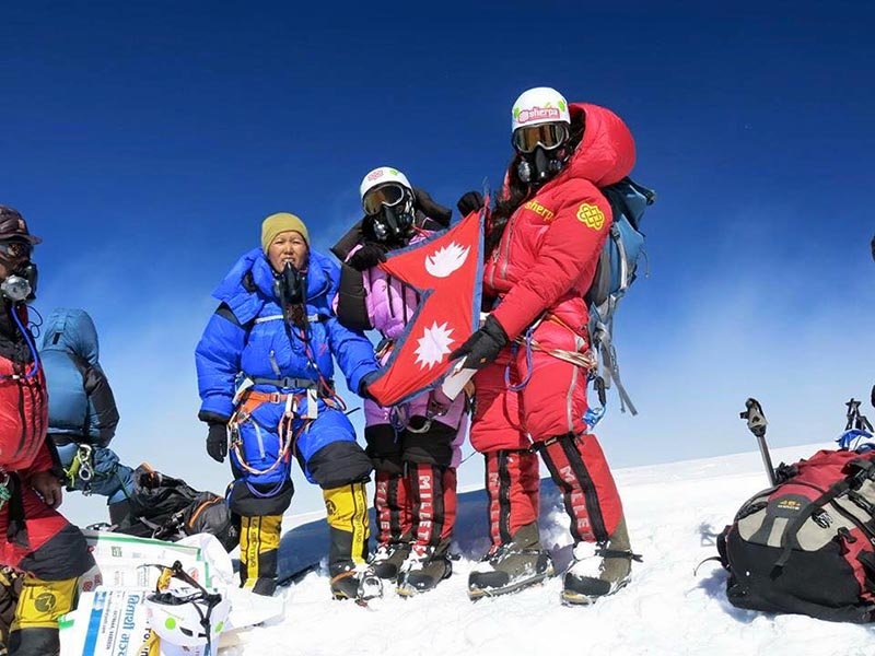 Three women set out to scale Mt Kanchenjunga