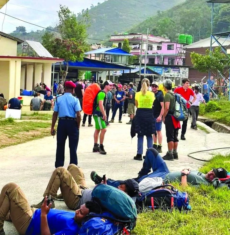 Tourists seek alternatives as bad weather disrupts air travel