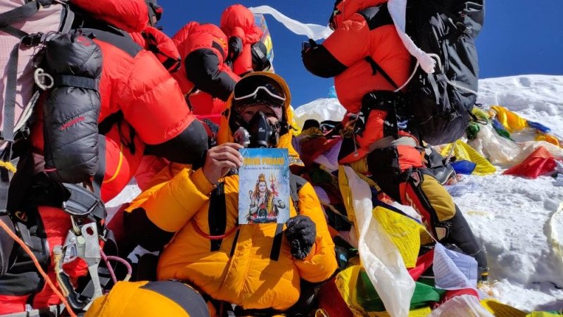 Tsewang Kalden, Lakpa Dendi inaugurate Badri Pokhrel's Shiva Maha Puran at Mt Everest
