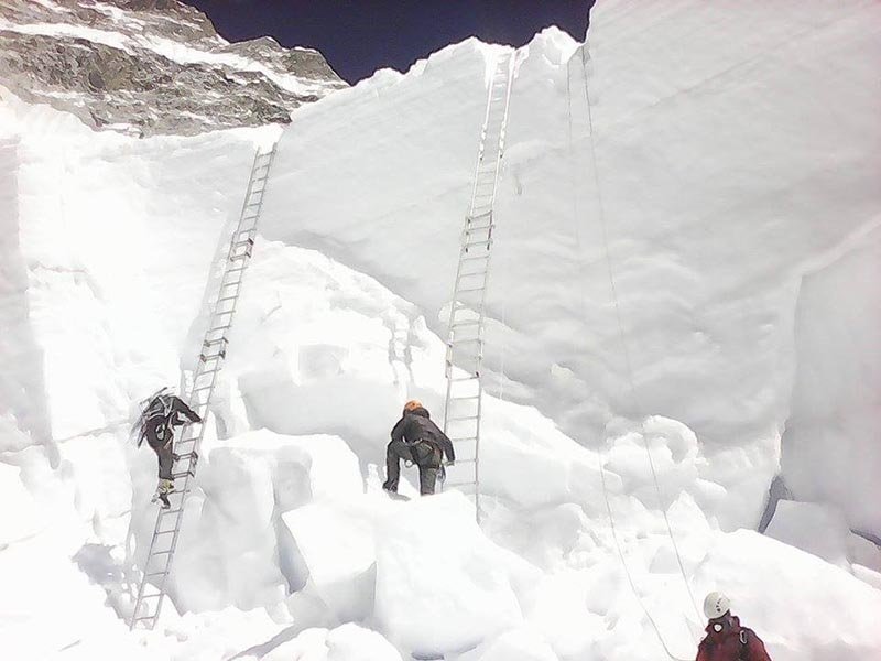 Two injured in Mt Everest ice collapse