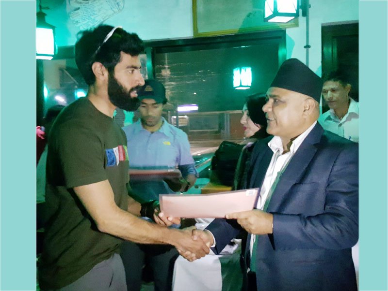 UAE prince among eight Arab army scales Mt Everest