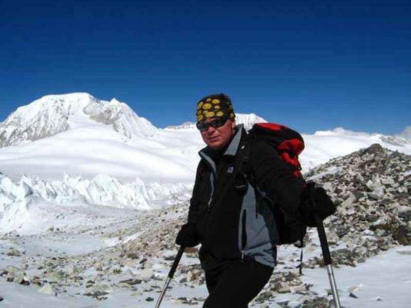 Ukrainian former deputy minister's couple scales Everest