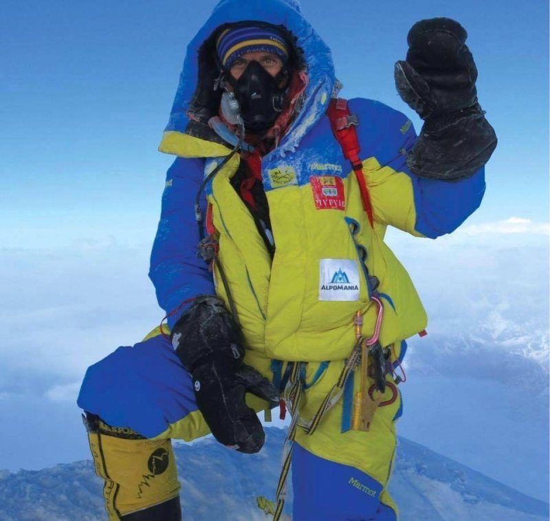 Valentyn's double Everest summits with single permit raise eyebrows