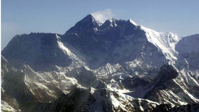 Without oxgyen aid, American woman set record on Mt Everest from Tibet side