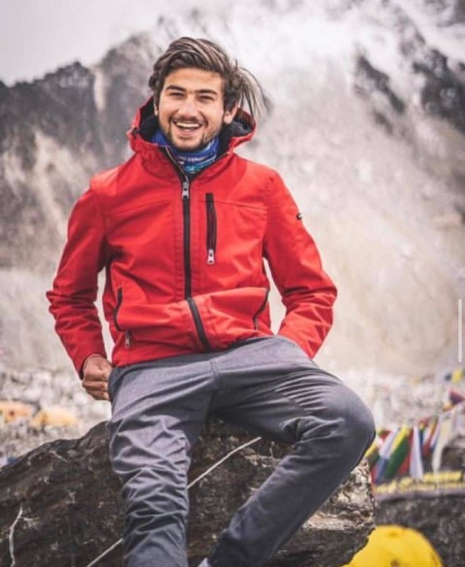 Youngest Pakistani climber summits Everest